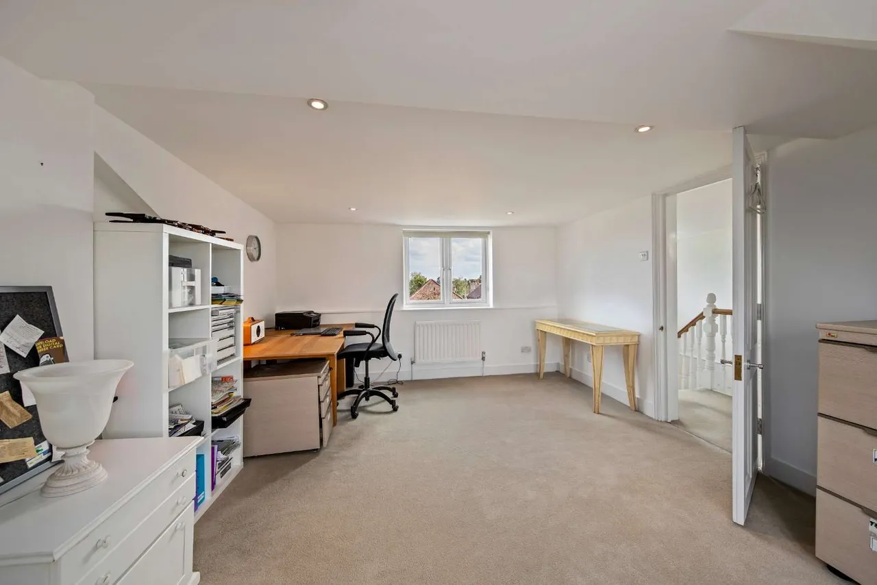 Kingston Lane, Teddington, Middlesex, TW11 9HN, photo 12