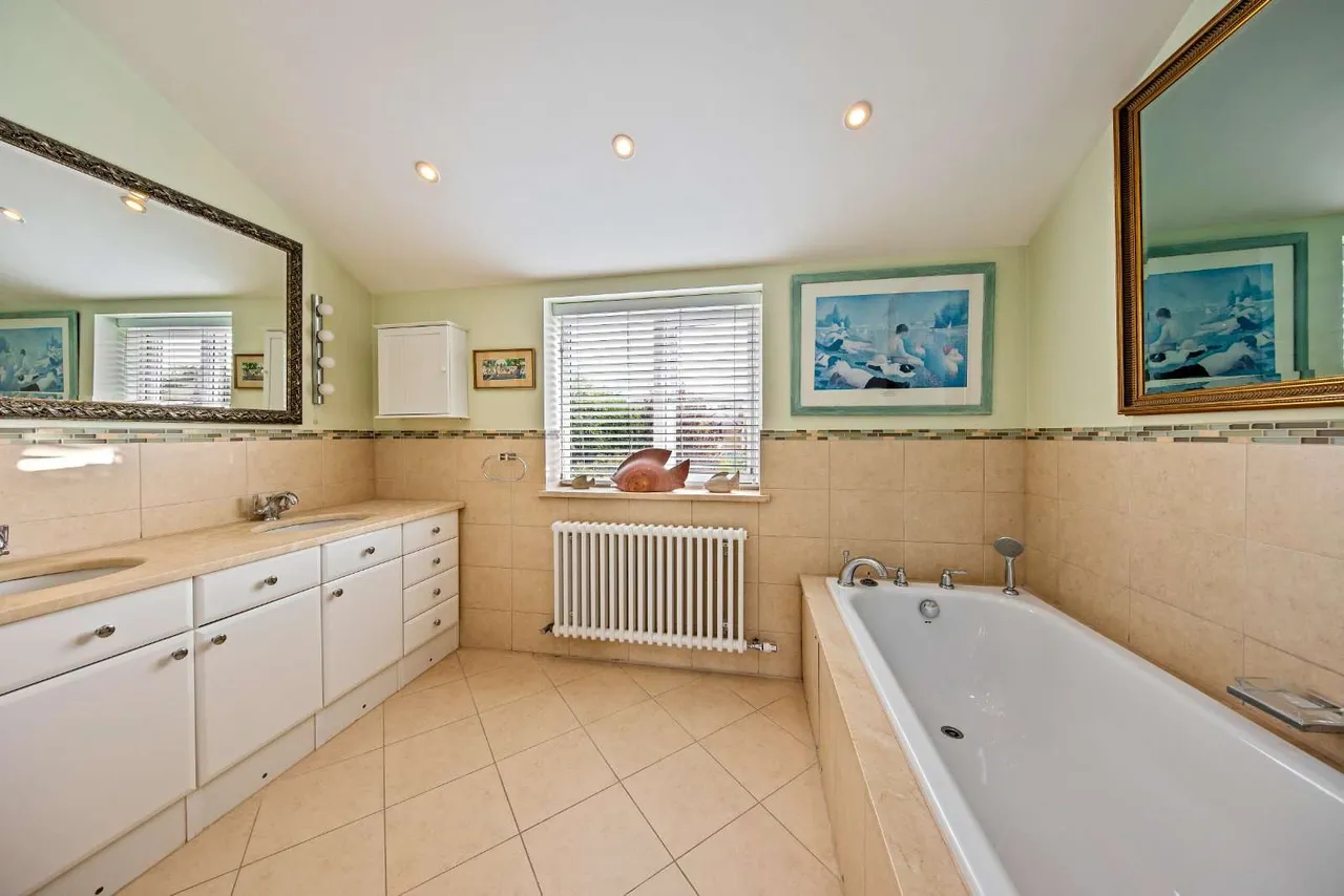 Kingston Lane, Teddington, Middlesex, TW11 9HN, photo 9