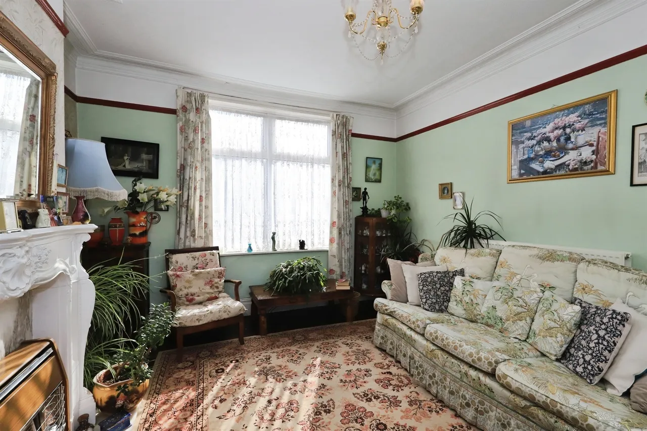 Queen Street, Bilston, WV14, photo 5