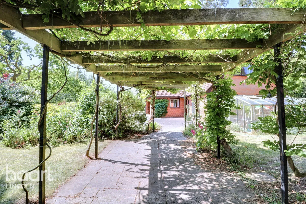 Church Lane, Carlton on Trent, NG23, photo 27