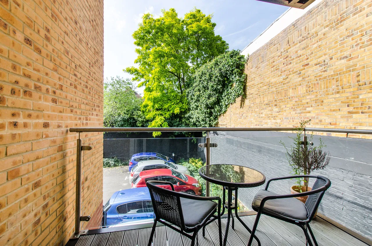 2 bed flat to rent — 6 Westwood House, 47 Old Devonshire Road, London