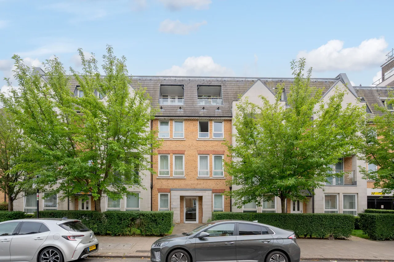6 Westwood House, 47 Old Devonshire Road, London, photo 2