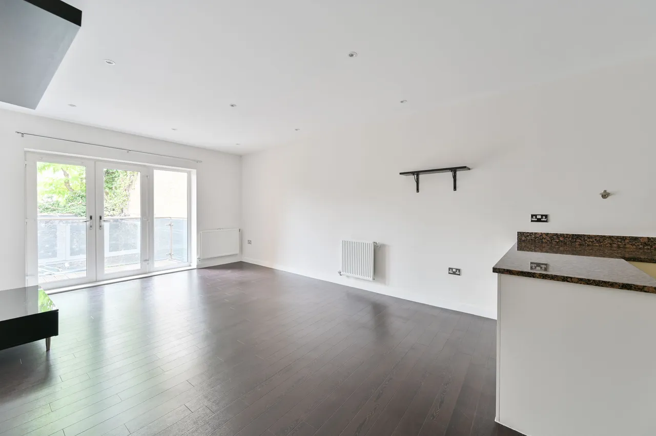 6 Westwood House, 47 Old Devonshire Road, London, photo 4