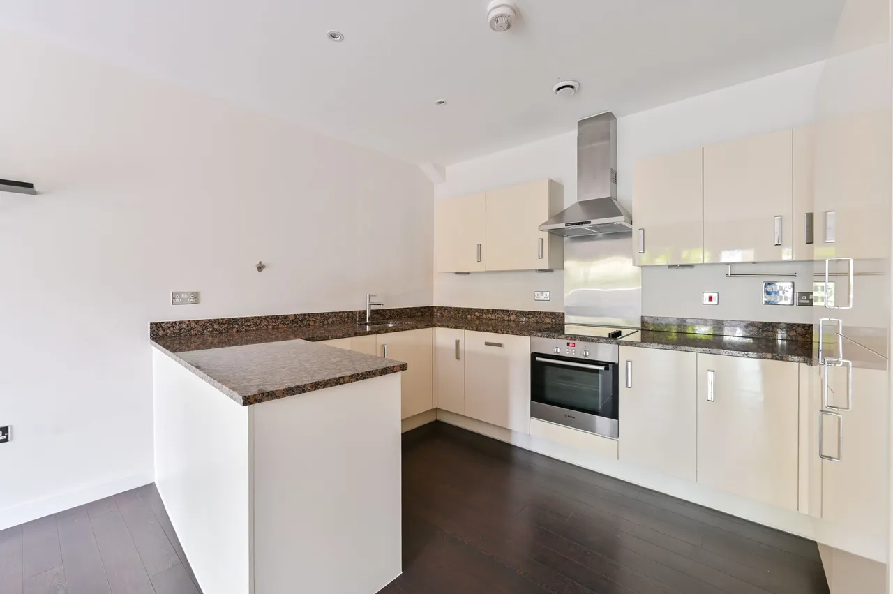 6 Westwood House, 47 Old Devonshire Road, London, photo 6