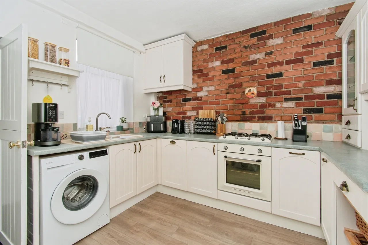 Holywell Dene, Castleford, WF10, photo 2