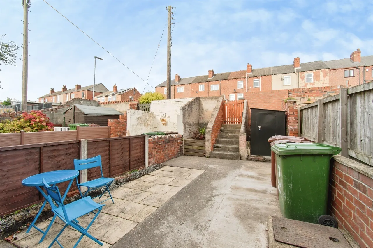 Holywell Dene, Castleford, WF10, photo 11