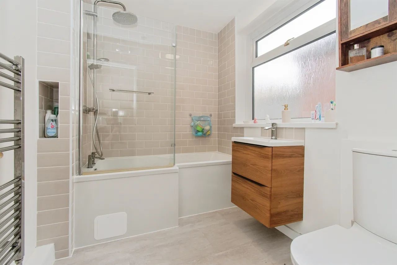 Holywell Dene, Castleford, WF10, photo 6