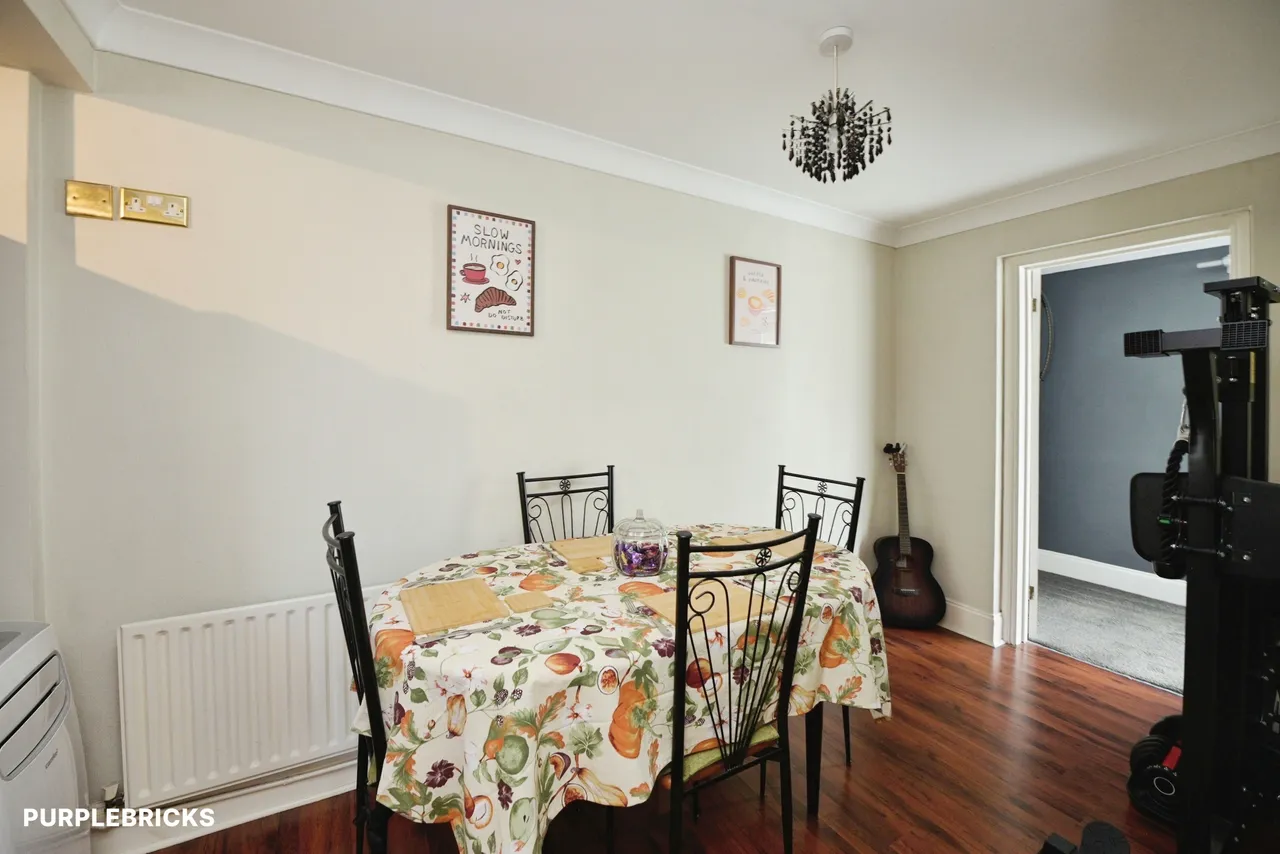 Thorn Lane, Rainham, RM13, photo 9