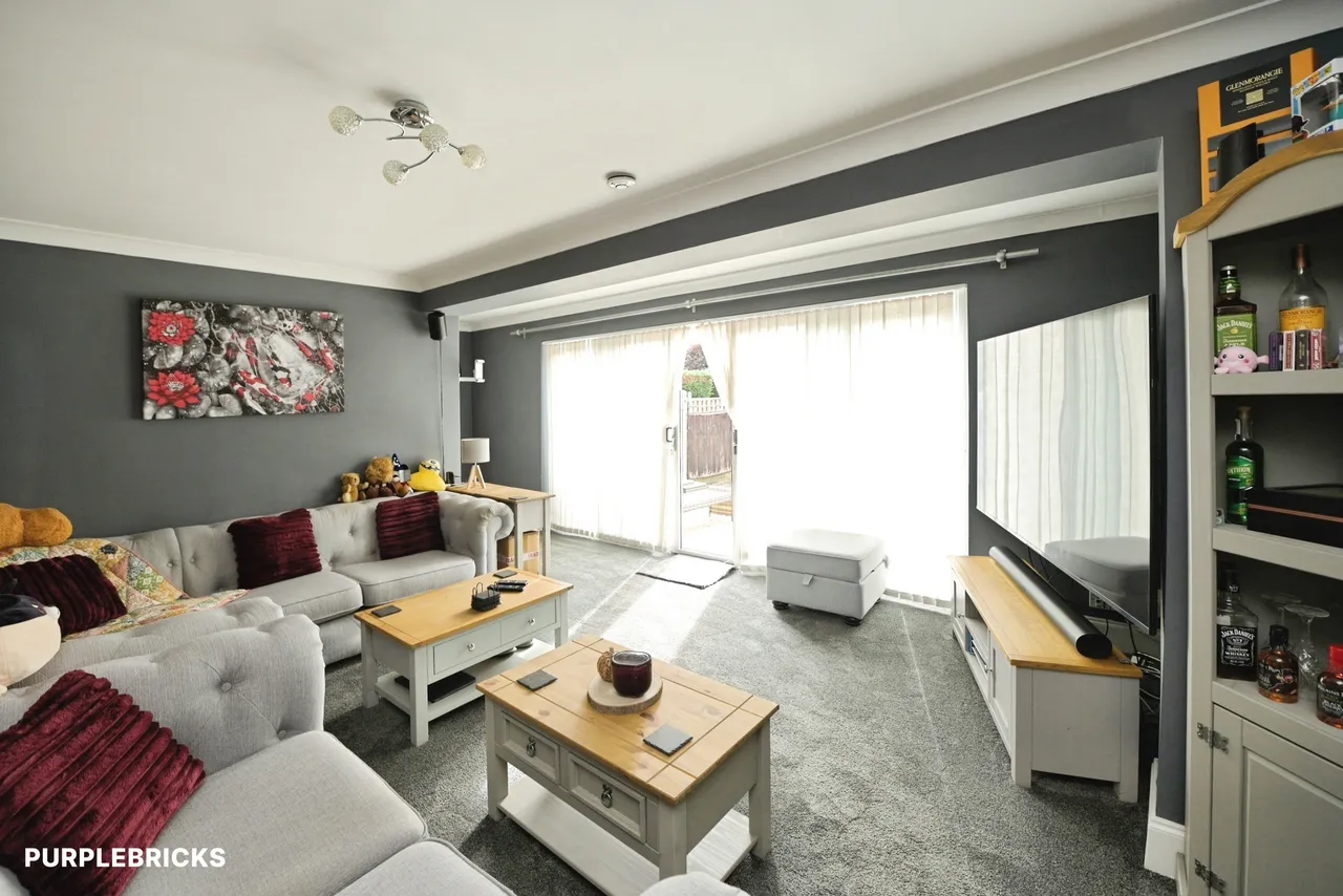 Thorn Lane, Rainham, RM13, photo 2