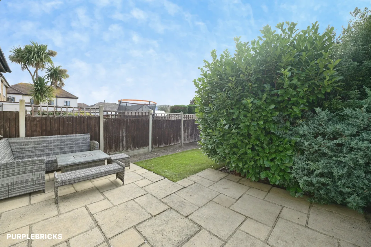 Thorn Lane, Rainham, RM13, photo 17