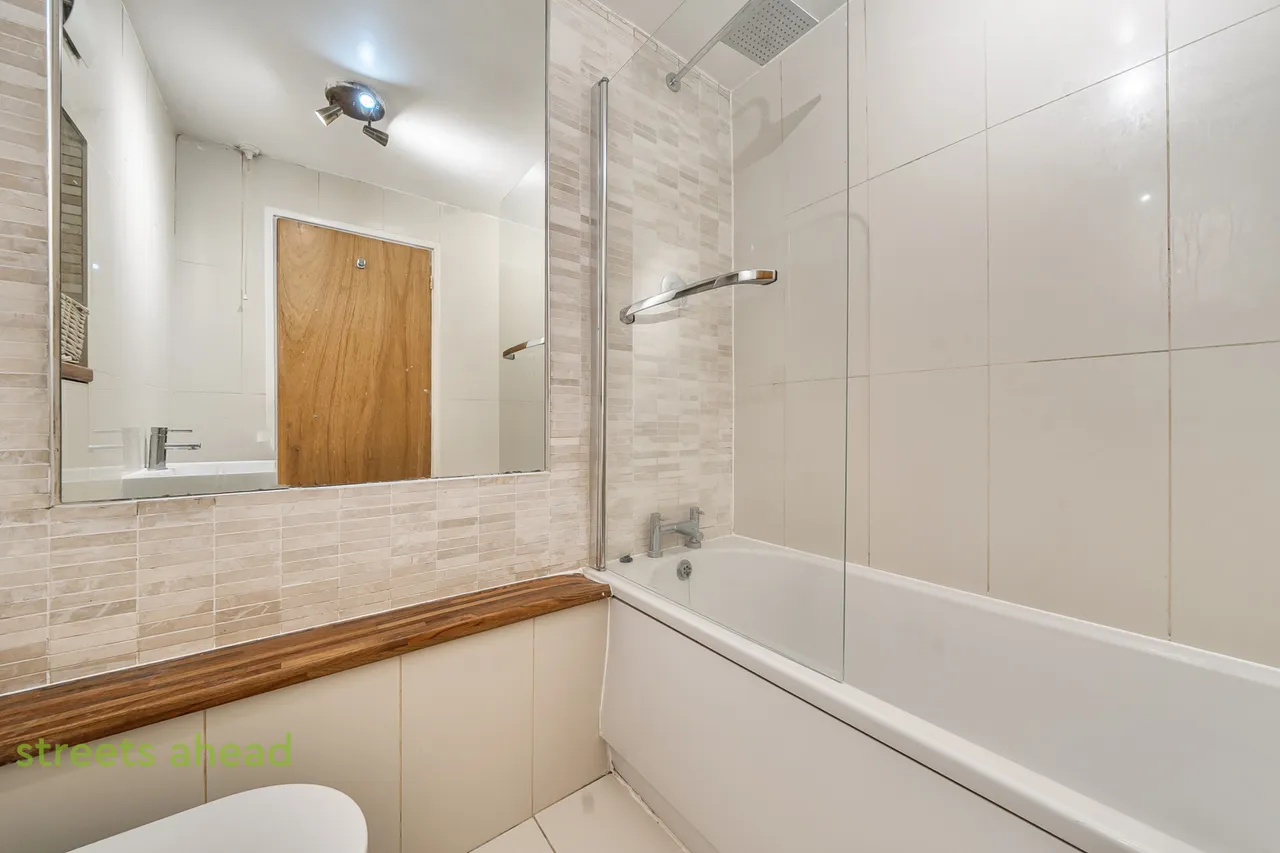 Derwent Road, London, SW20, photo 11