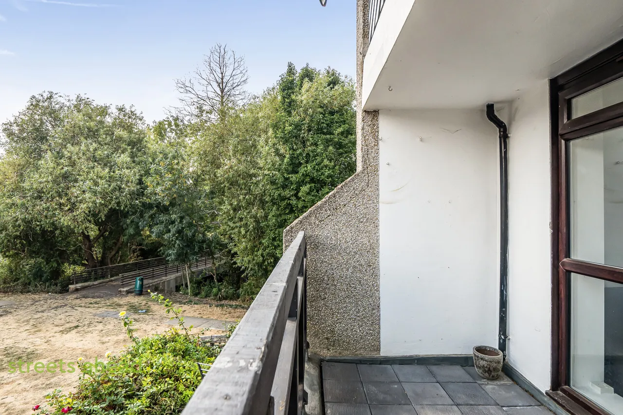 Derwent Road, London, SW20, photo 13