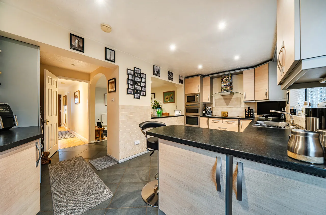 Waggoners Hollow, Bagshot, Surrey, GU19 5RE, photo 4