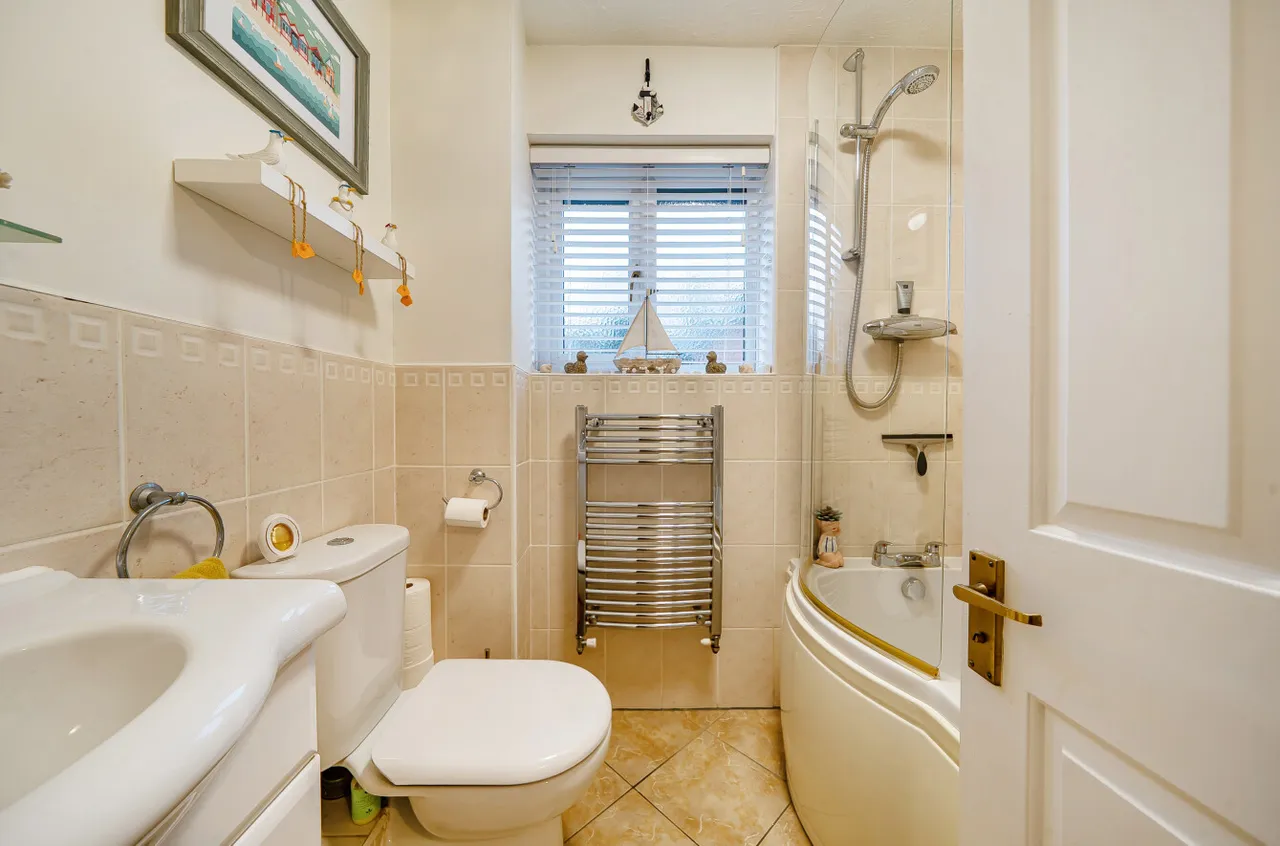 Waggoners Hollow, Bagshot, Surrey, GU19 5RE, photo 11