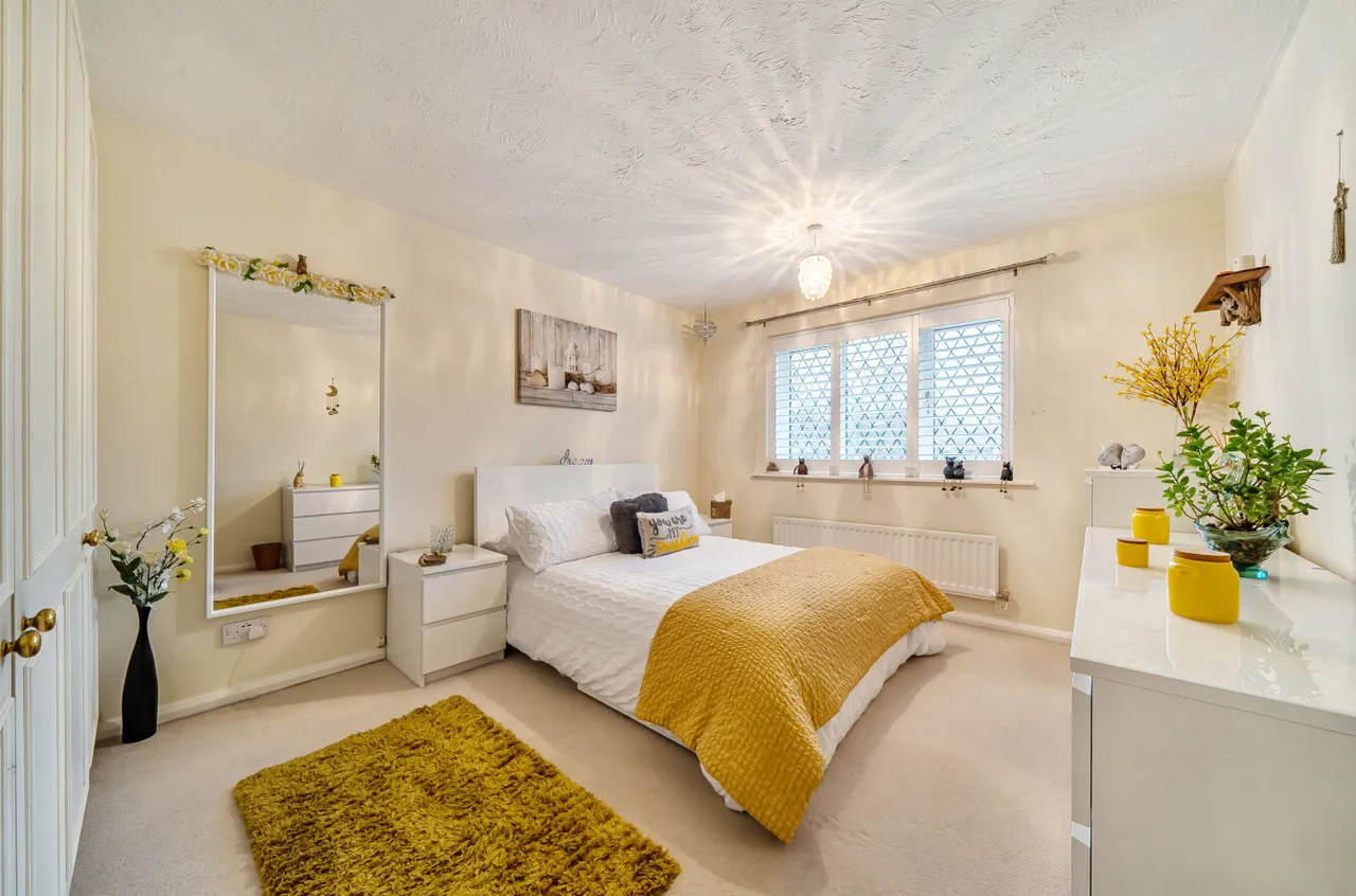 Waggoners Hollow, Bagshot, Surrey, GU19 5RE, photo 9