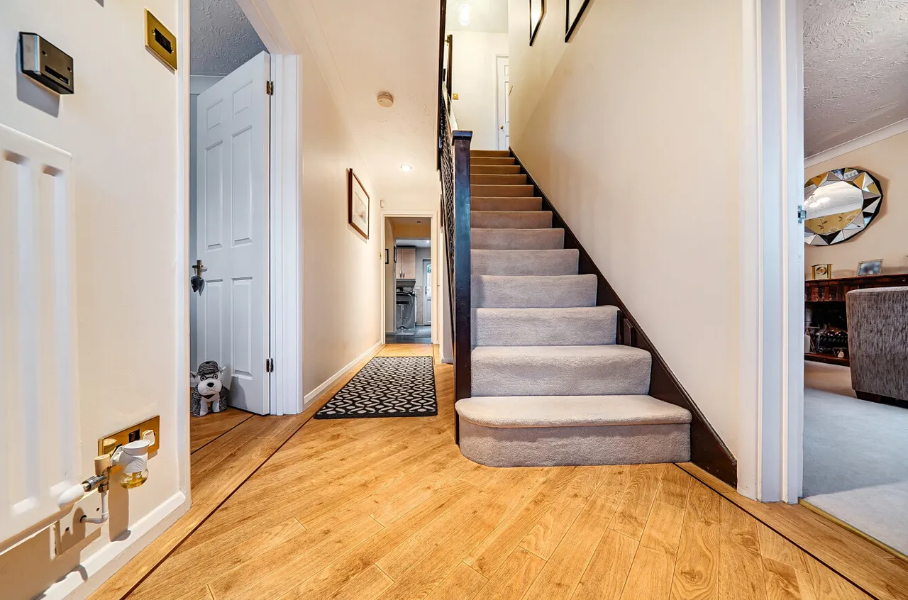 Waggoners Hollow, Bagshot, Surrey, GU19 5RE, photo 14