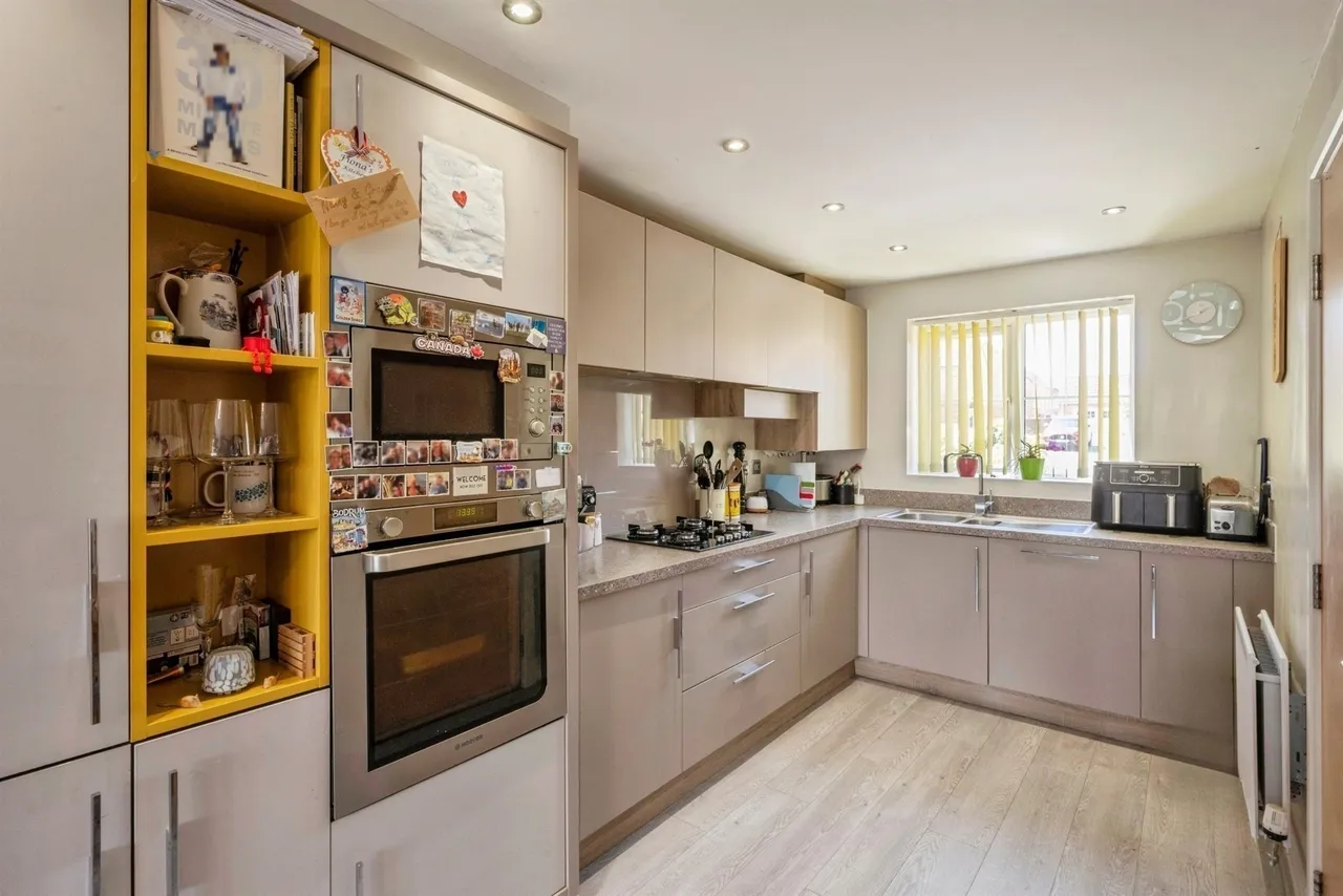 Ceramia Court, Goldthorpe, S63, photo 3