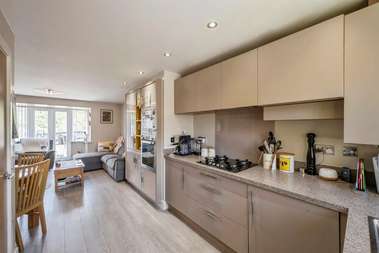 Ceramia Court, Goldthorpe, S63, photo 5