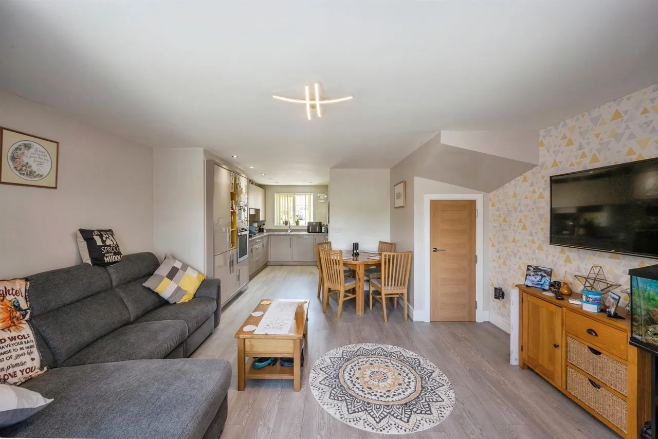 Ceramia Court, Goldthorpe, S63, photo 2