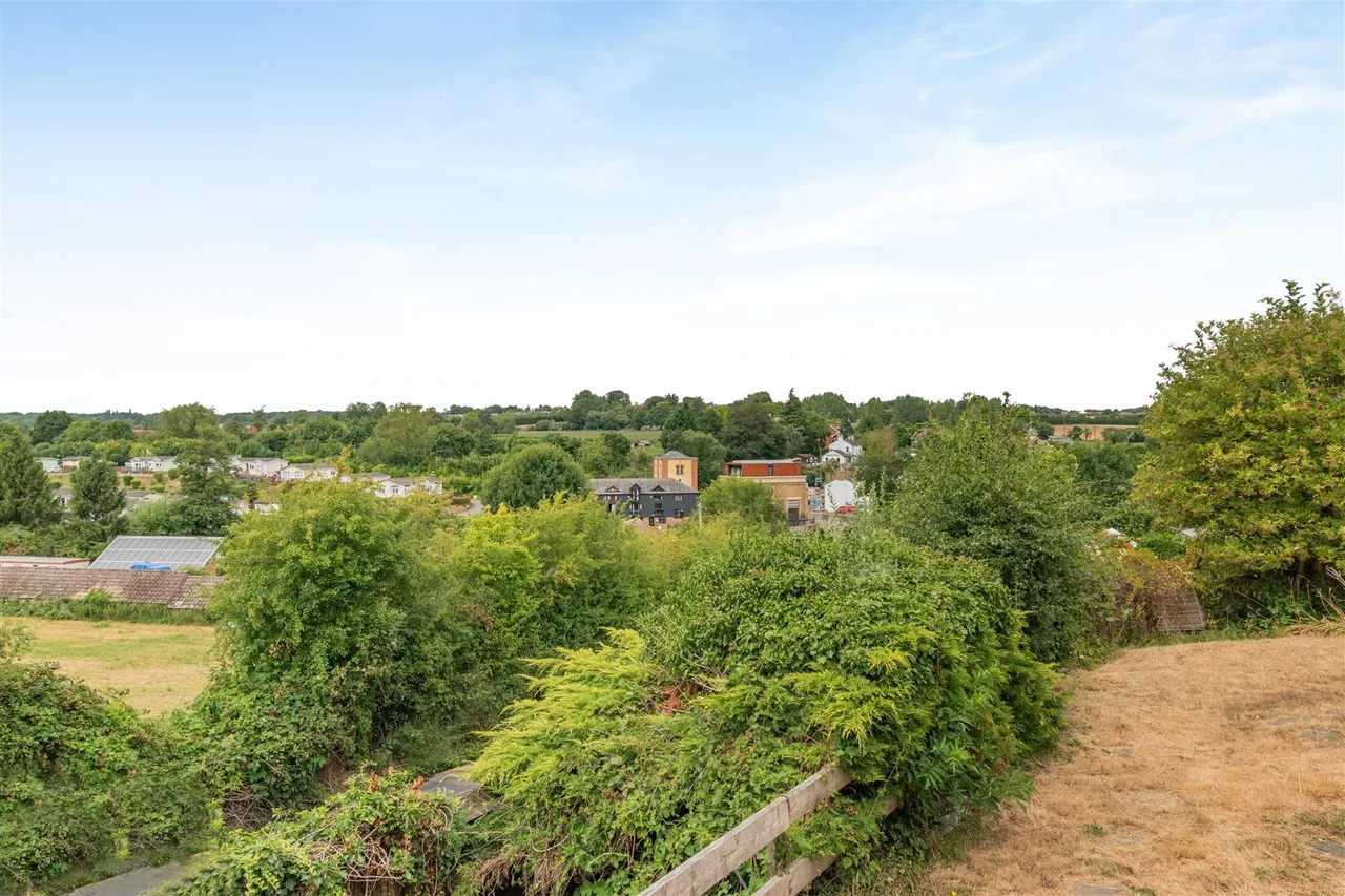 River Close, East Farleigh, photo 31