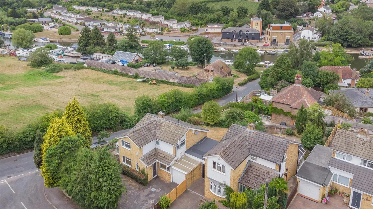 River Close, East Farleigh, photo 3