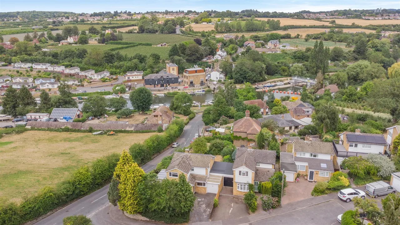 River Close, East Farleigh, photo 33