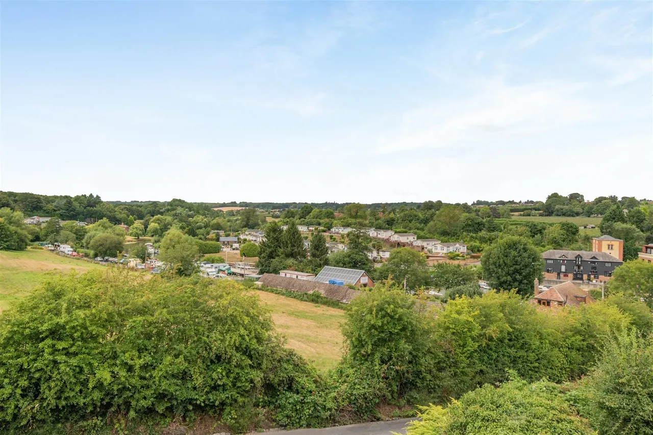 River Close, East Farleigh, photo 27