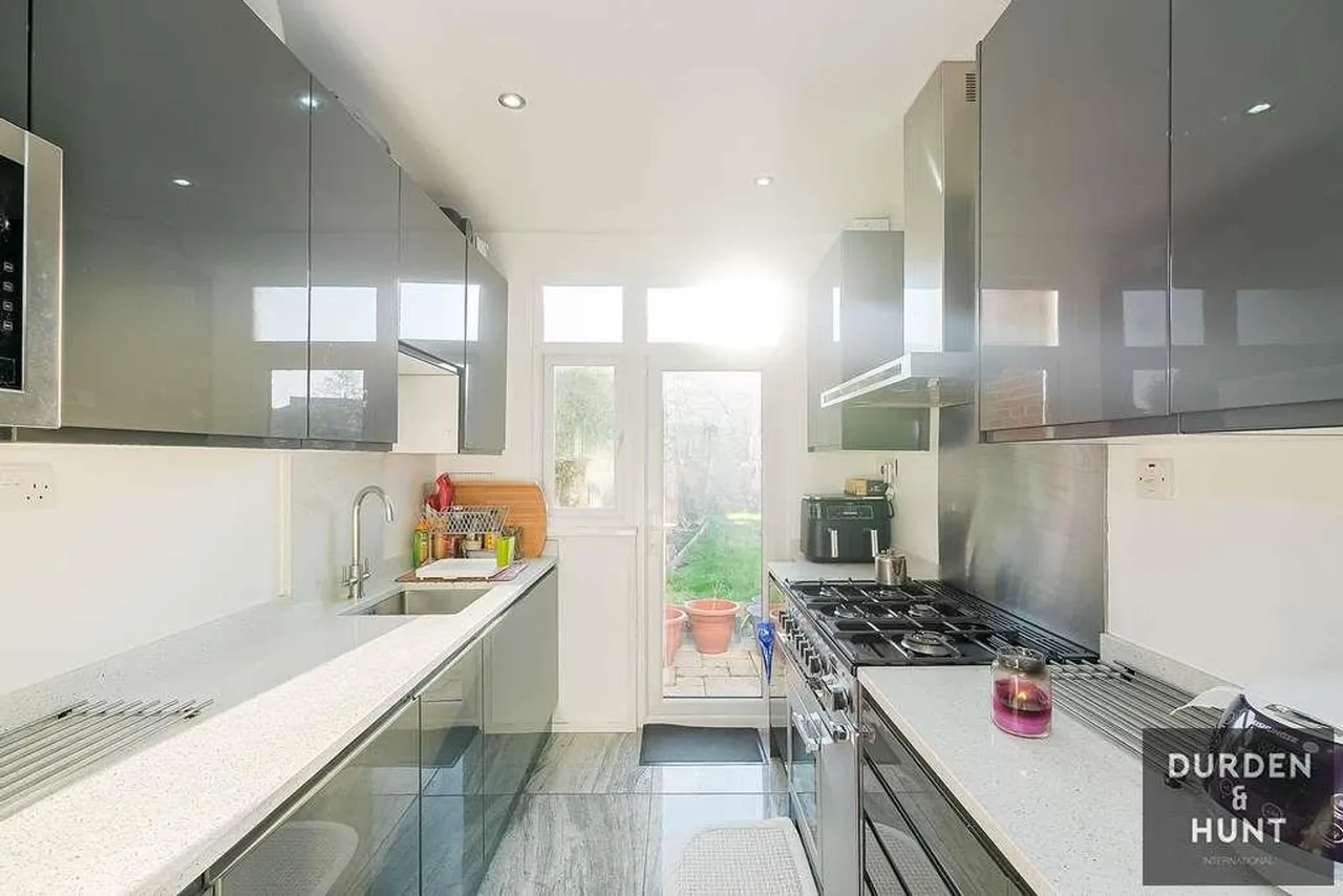 Cavendish Gardens, Barking, IG11, photo 2