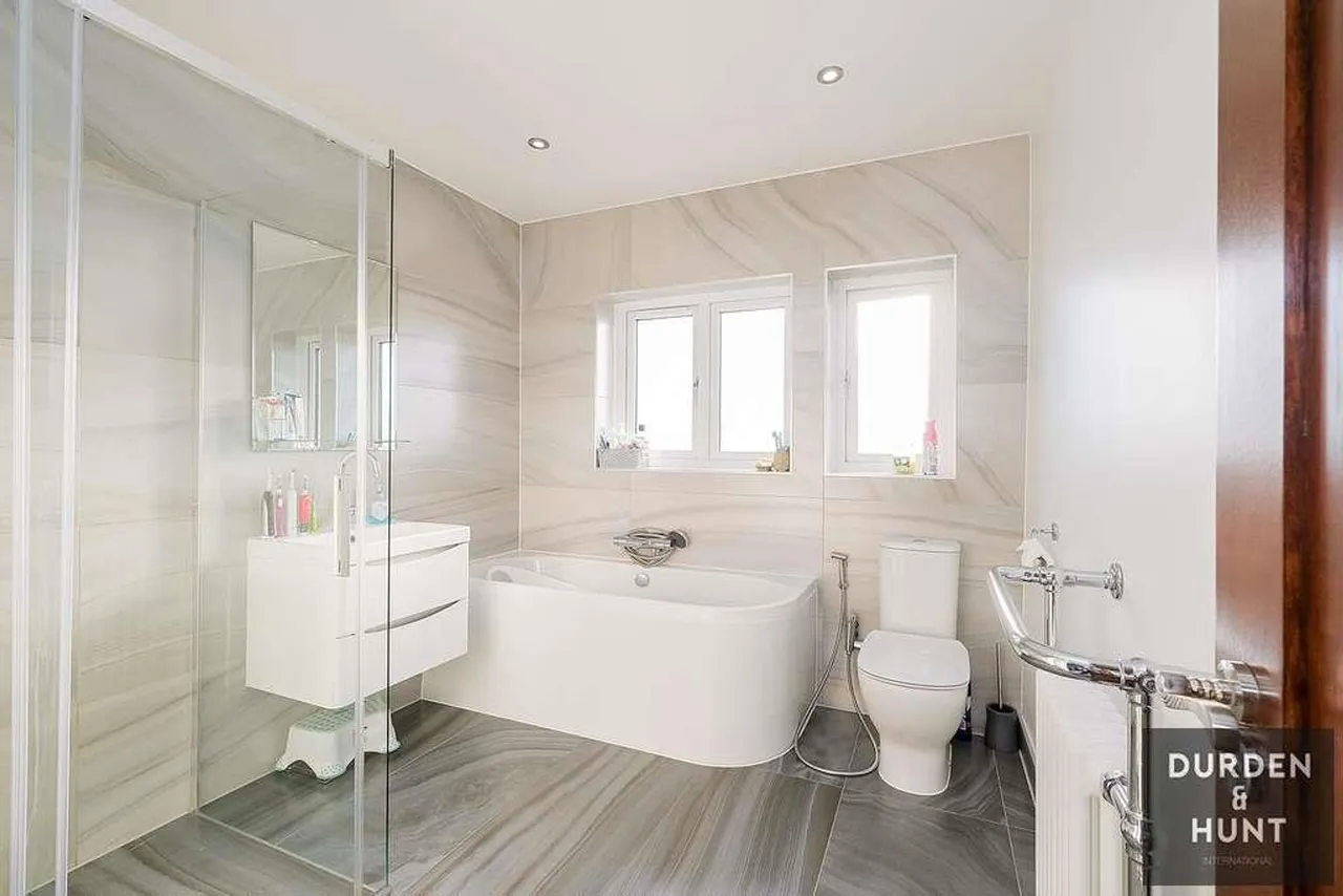 Cavendish Gardens, Barking, IG11, photo 11