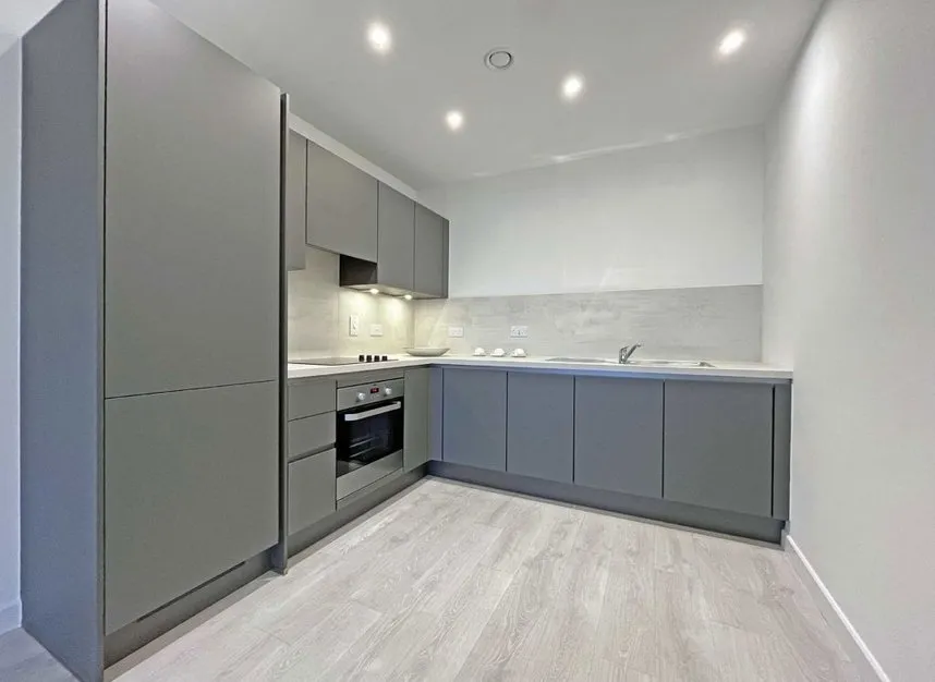 East Acton Lane, East Acton Lane, W3, photo 3