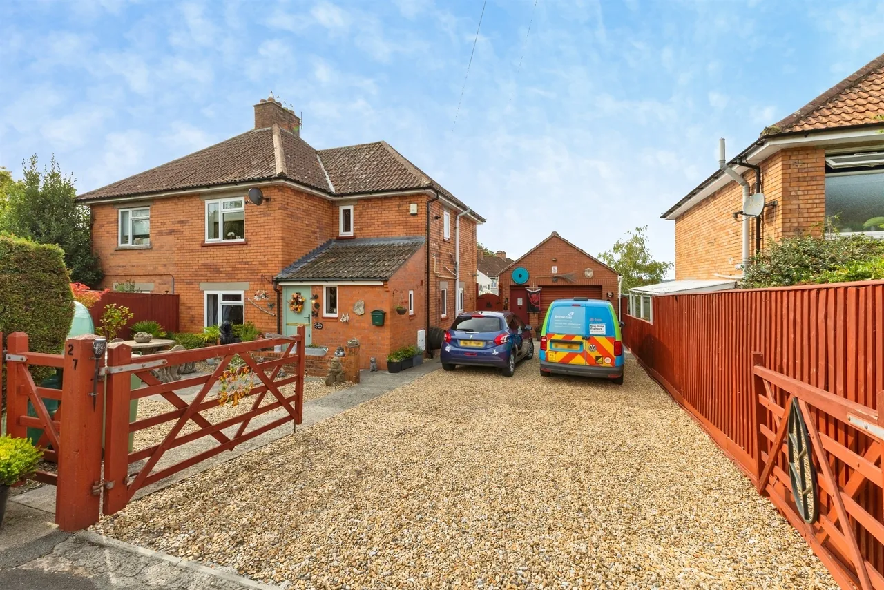 3 bed house for sale, Wells Road, Glastonbury, BA6
