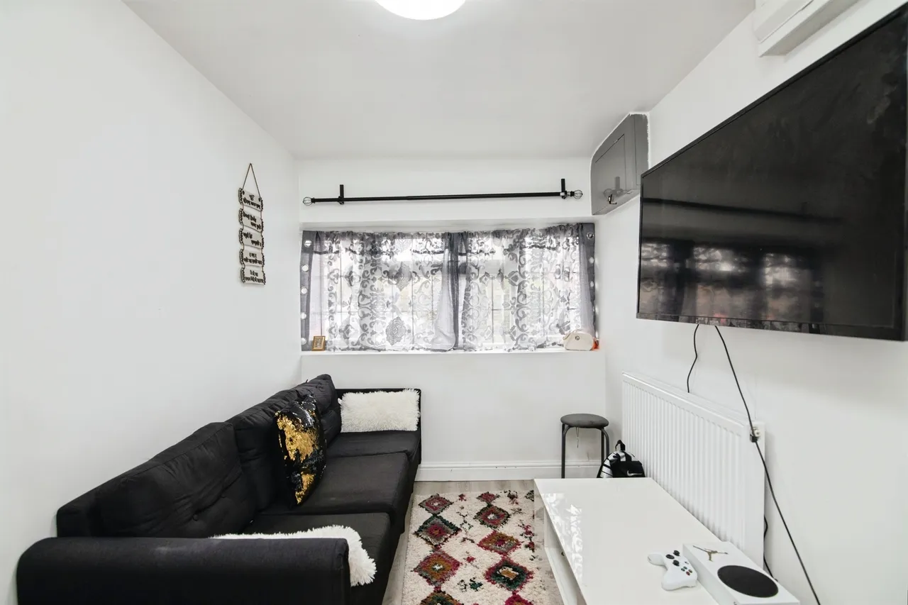 Wooding Crescent, Tipton, DY4, photo 10