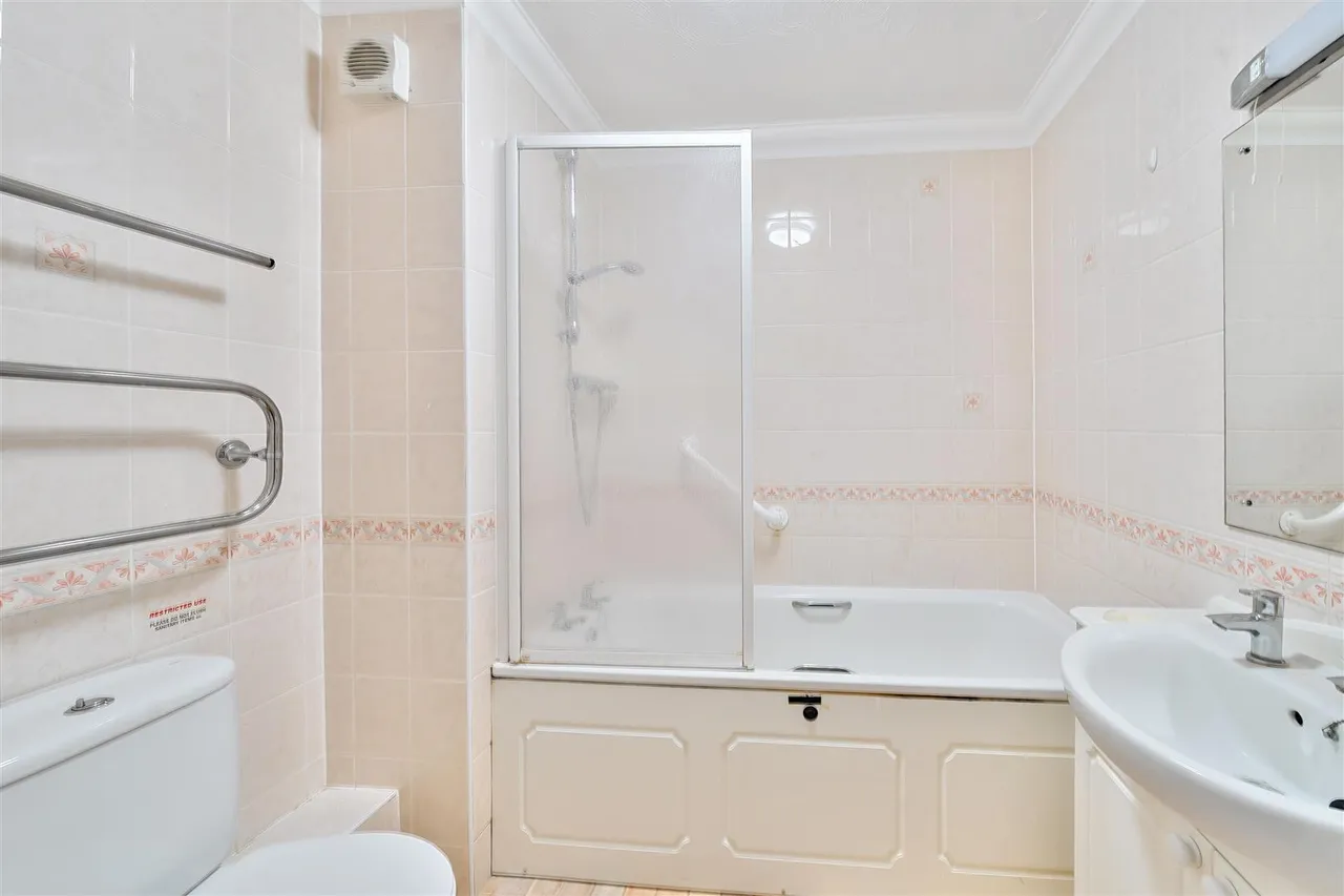 Victoria Road, Farnborough, GU14, photo 7