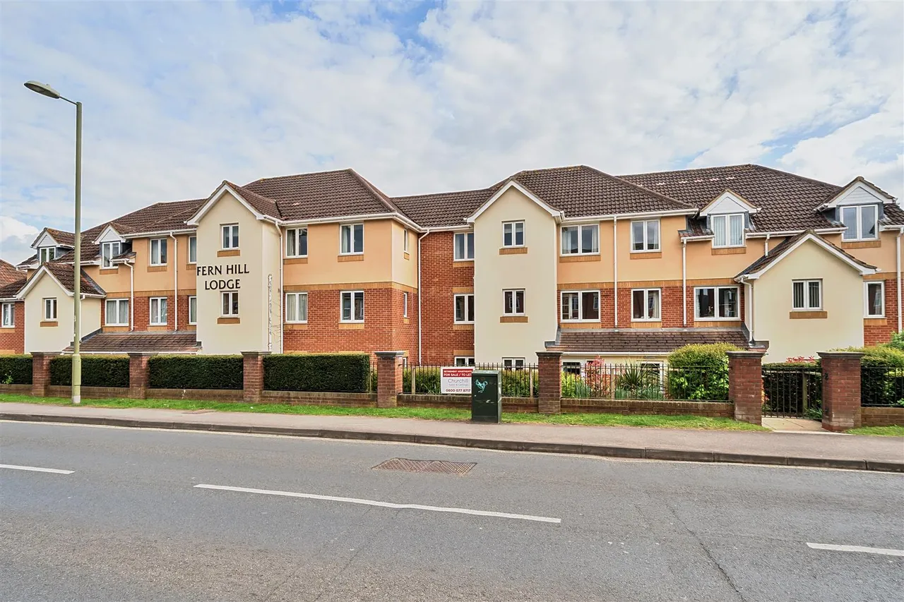 Victoria Road, Farnborough, GU14, photo 16