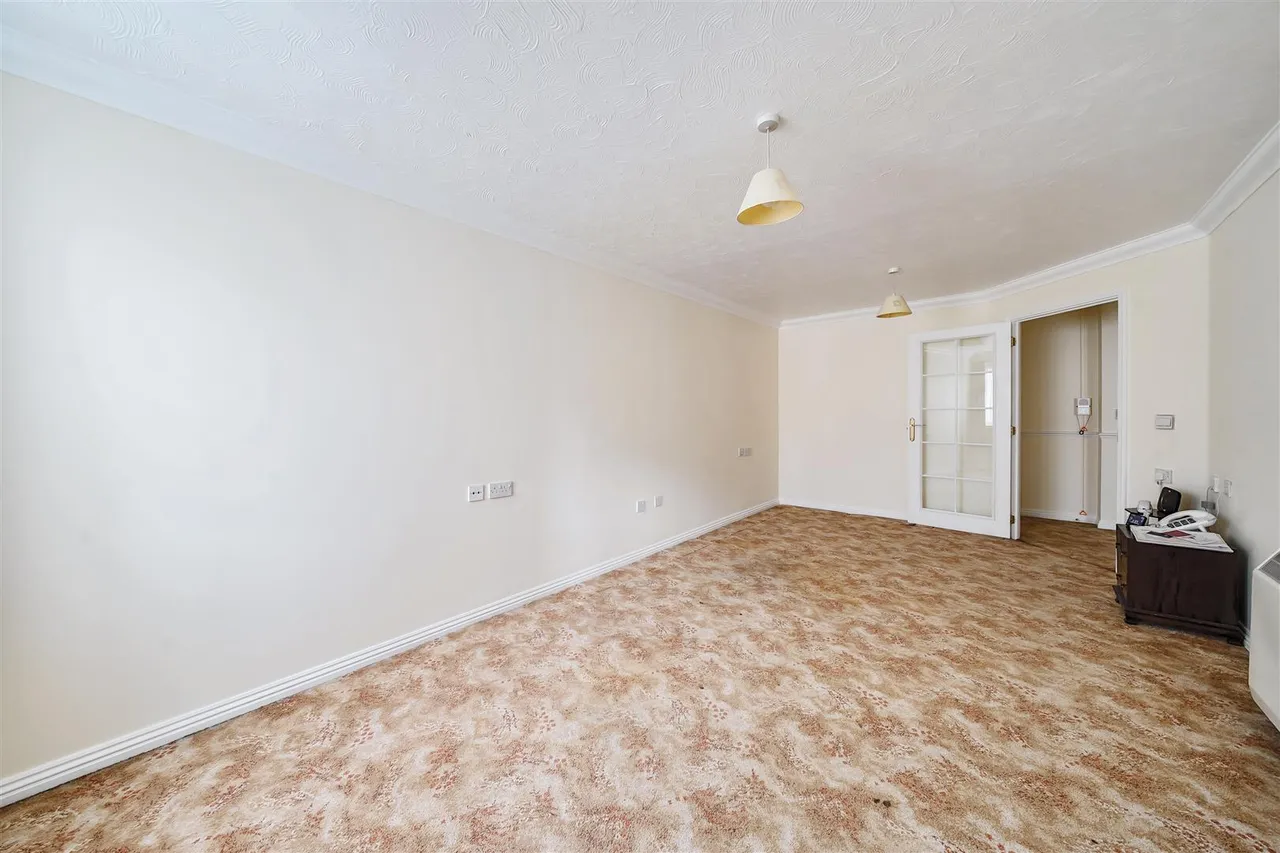 Victoria Road, Farnborough, GU14, photo 3