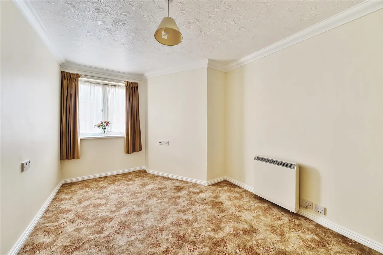 Victoria Road, Farnborough, GU14, photo 9