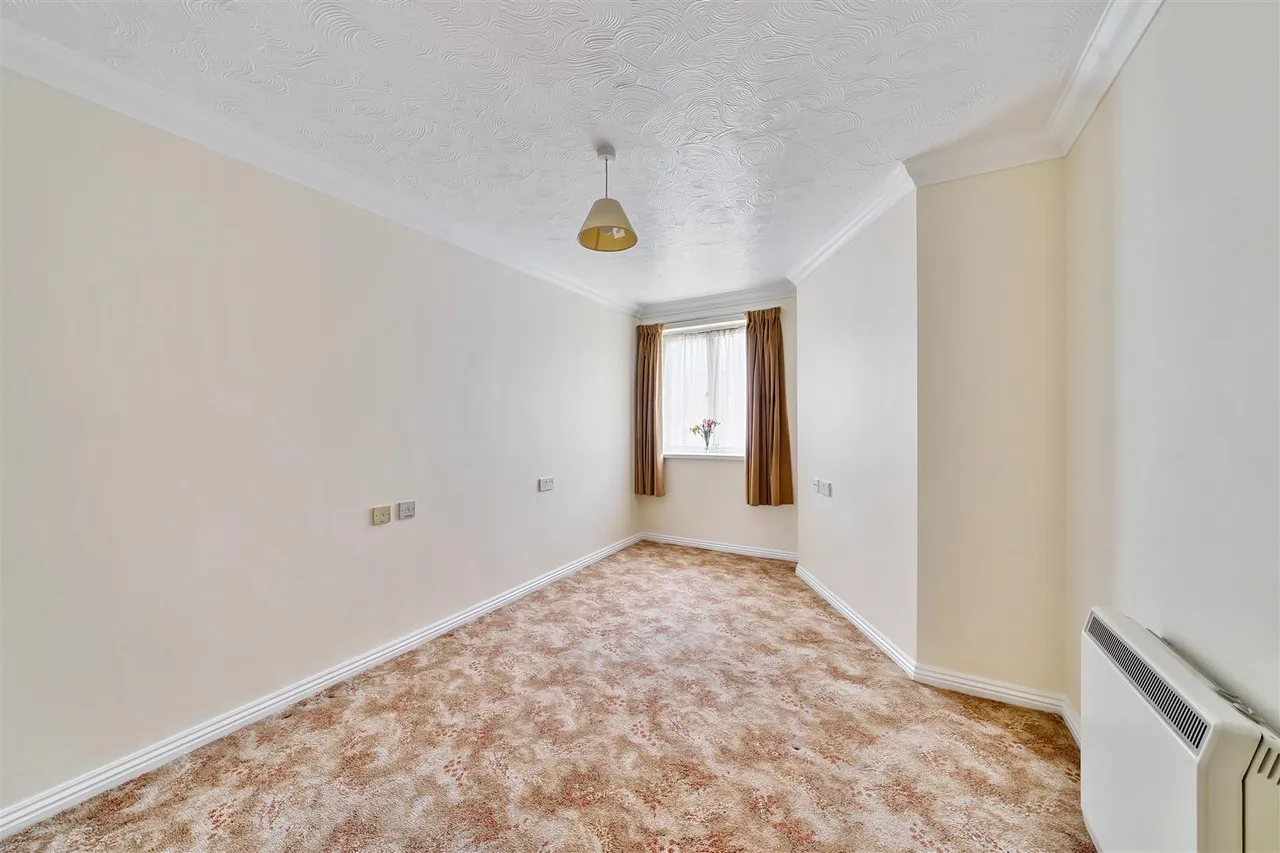 Victoria Road, Farnborough, GU14, photo 8