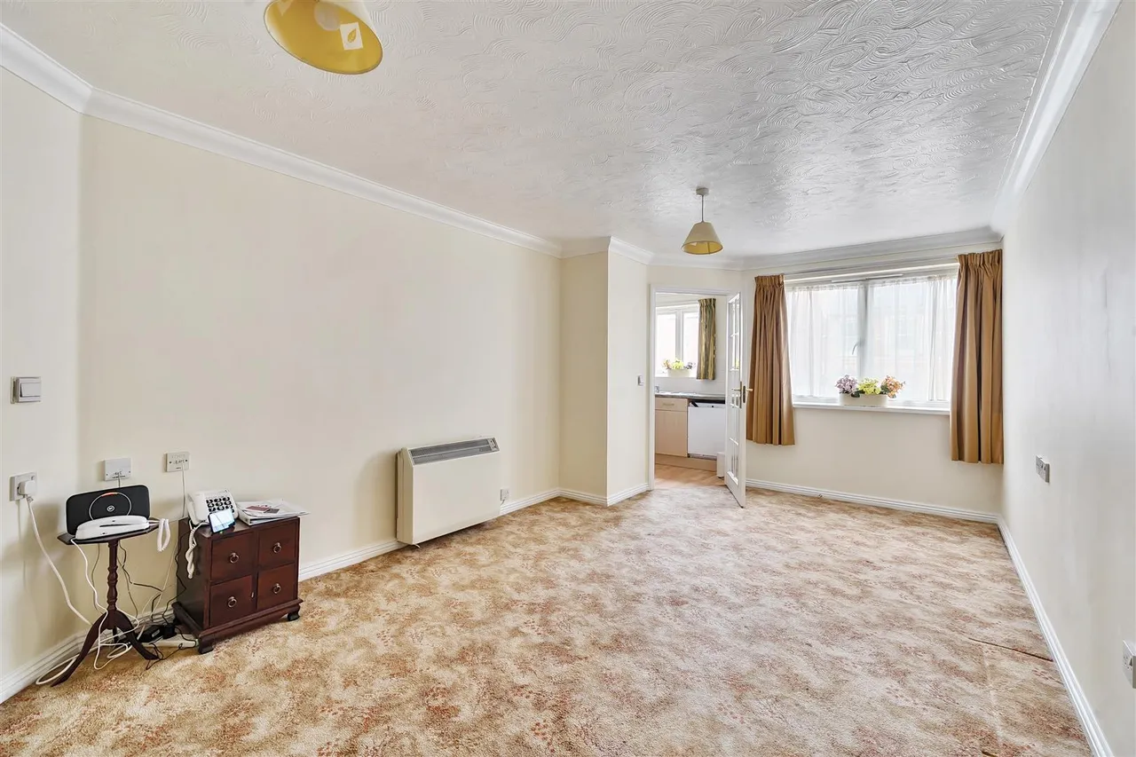 Victoria Road, Farnborough, GU14, photo 4