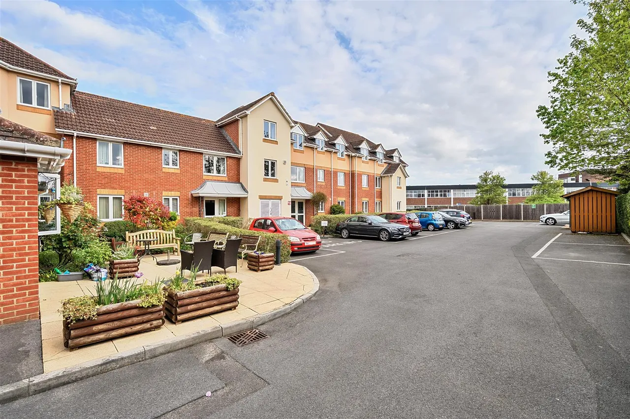 1 bed flat for sale, Victoria Road, Farnborough, GU14