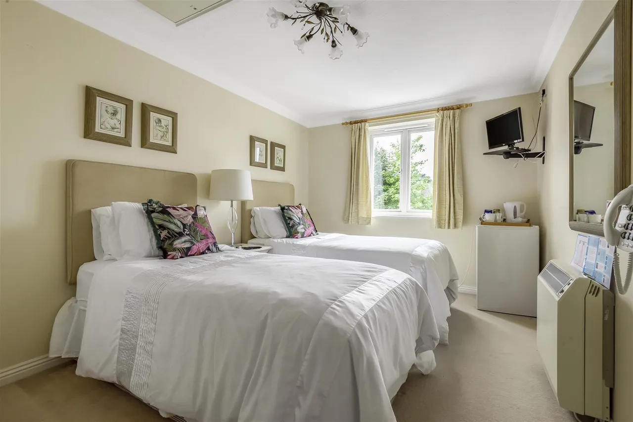Victoria Road, Farnborough, GU14, photo 12