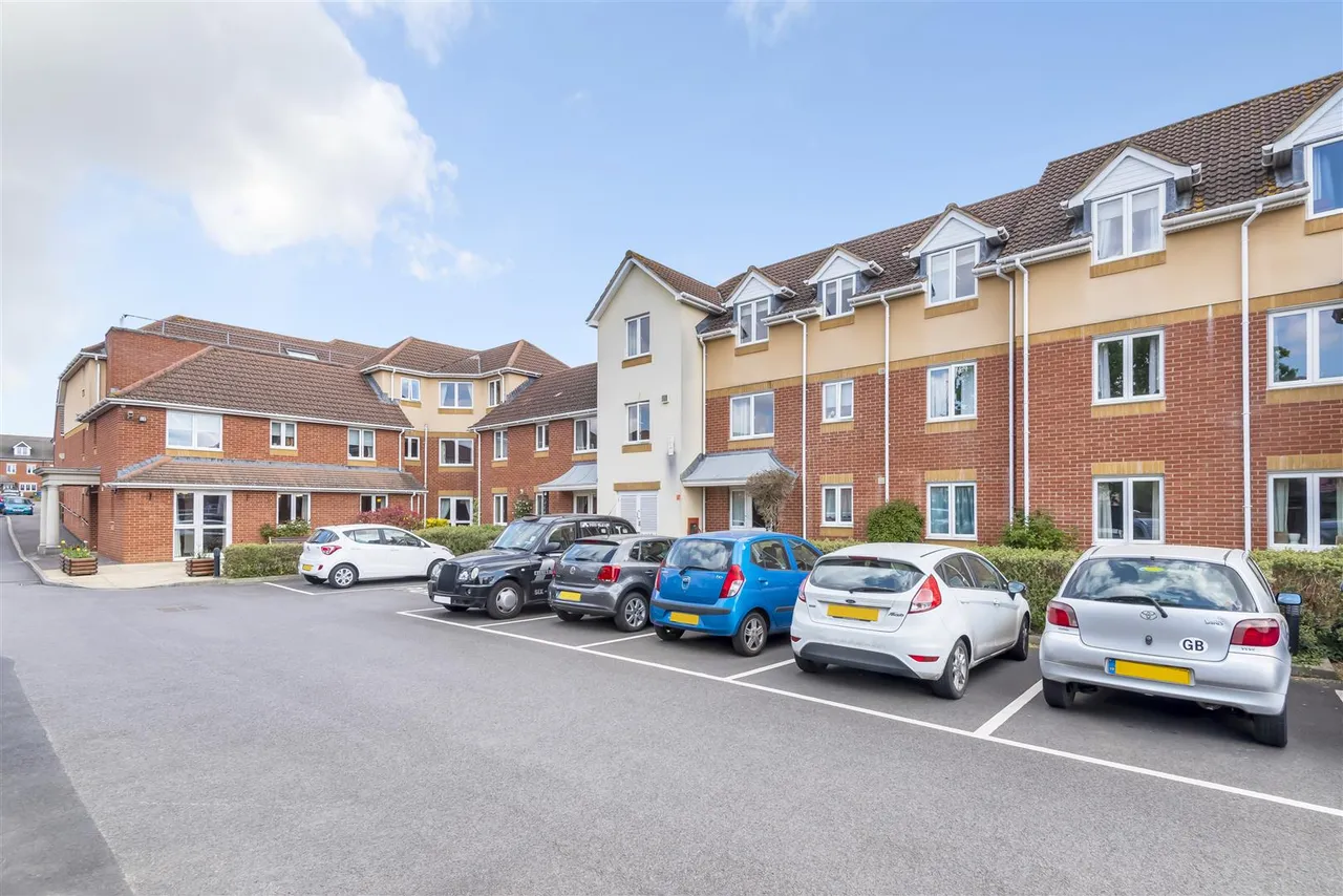 Victoria Road, Farnborough, GU14, photo 17