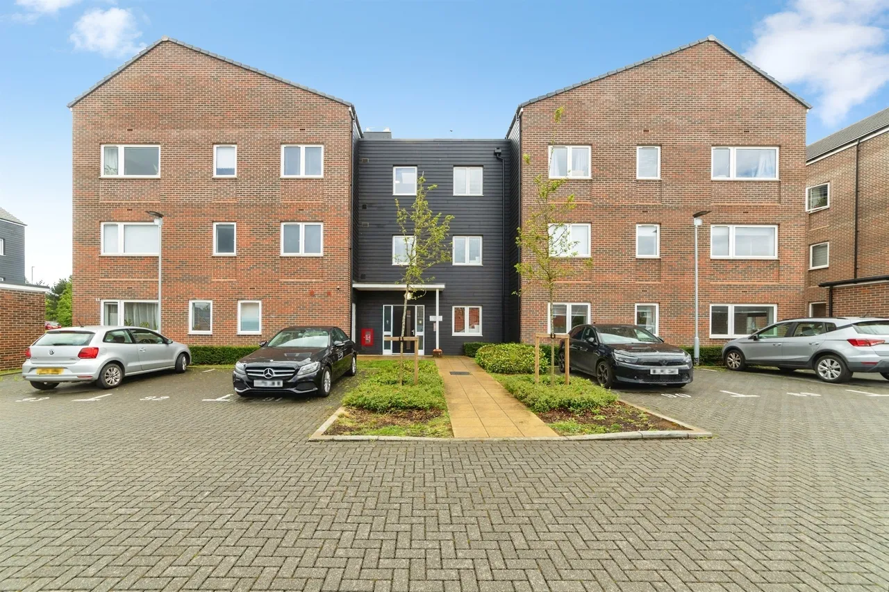 1 bed flat for sale — Blossom Drive, Welwyn Garden City