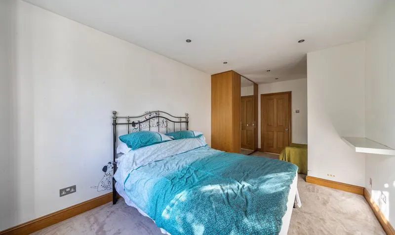 North View Crescent, Epsom, KT18, photo 16