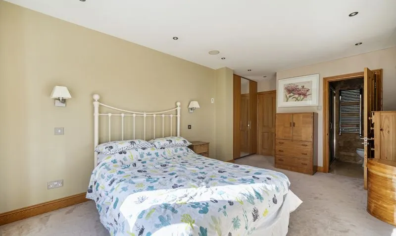 North View Crescent, Epsom, KT18, photo 15