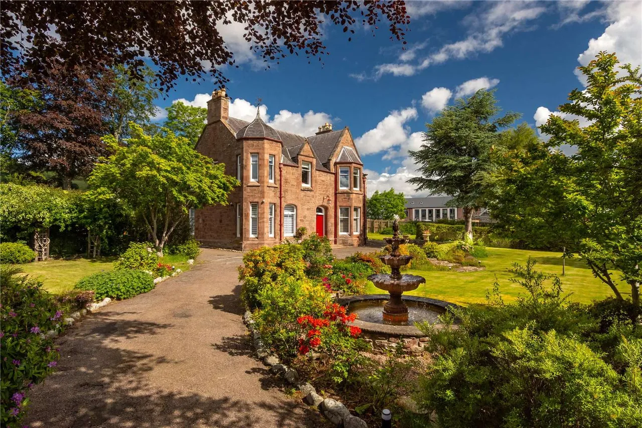 5 bed house for sale — Strathallan House, 17 Deans Road, Fortrose, Highland, IV10 8TJ
