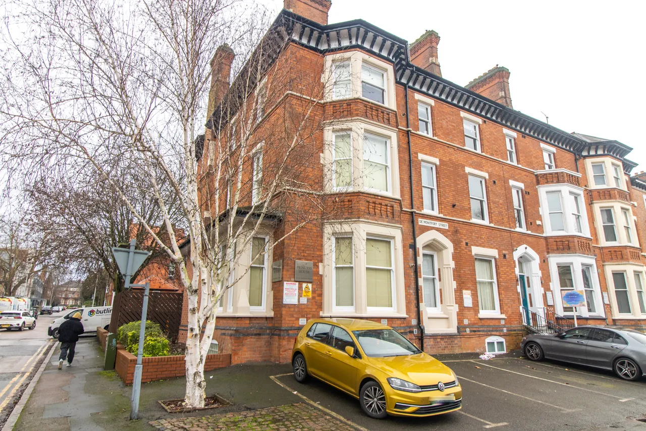 1 bed flat for sale — Flat 5 26 De Montfort Street, Leicester, LE1 7GD