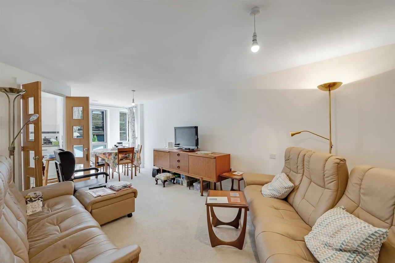 Kingston Road, Raynes Park, SW20, photo 10