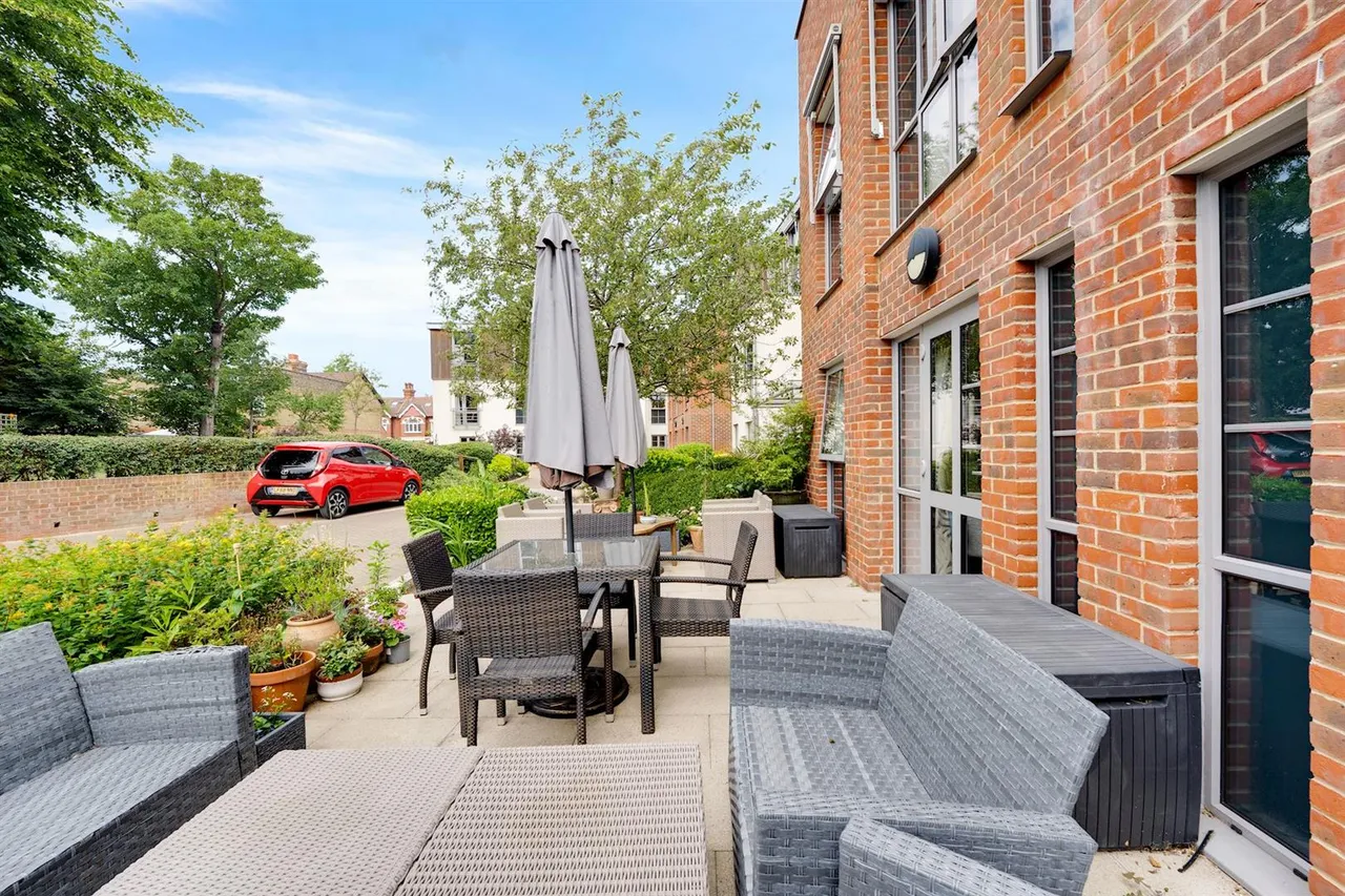 Kingston Road, Raynes Park, SW20, photo 17