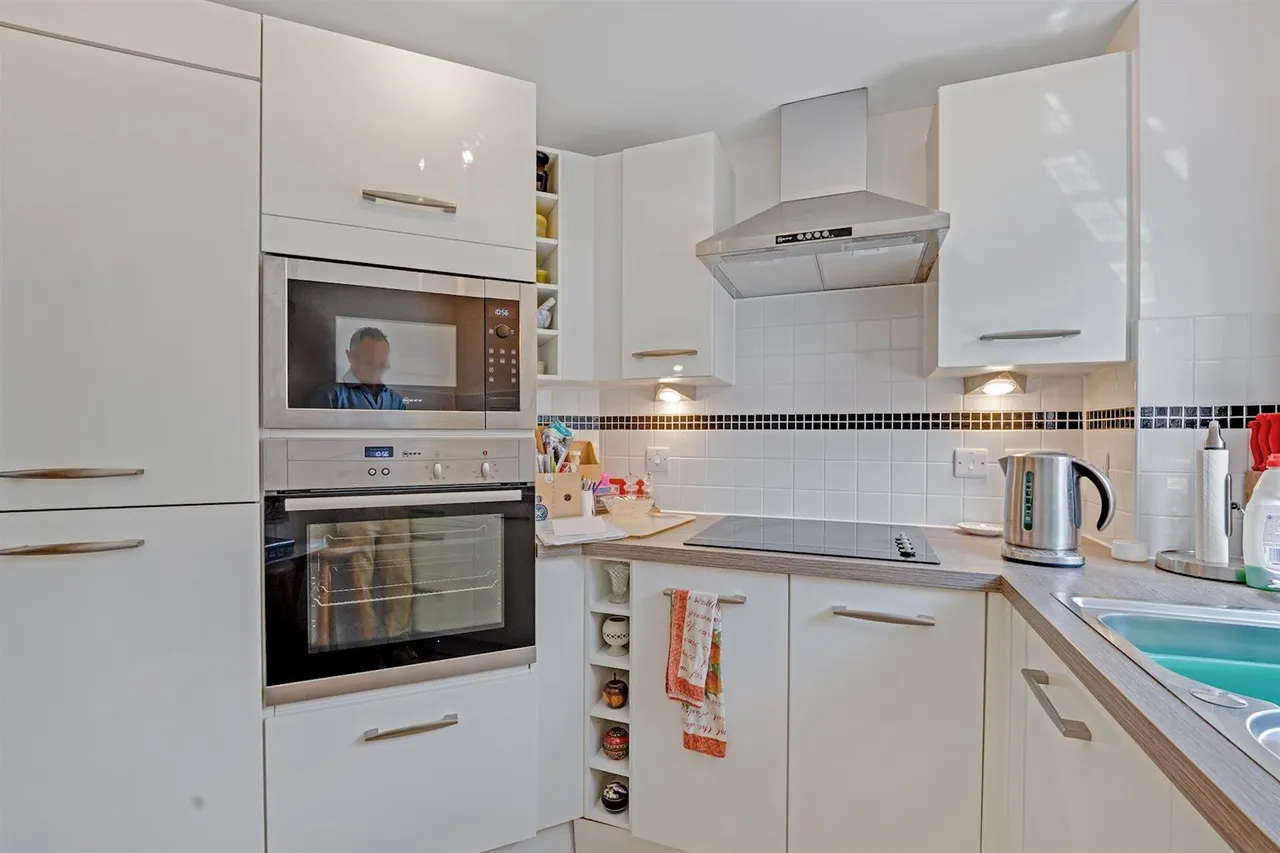 Kingston Road, Raynes Park, SW20, photo 16