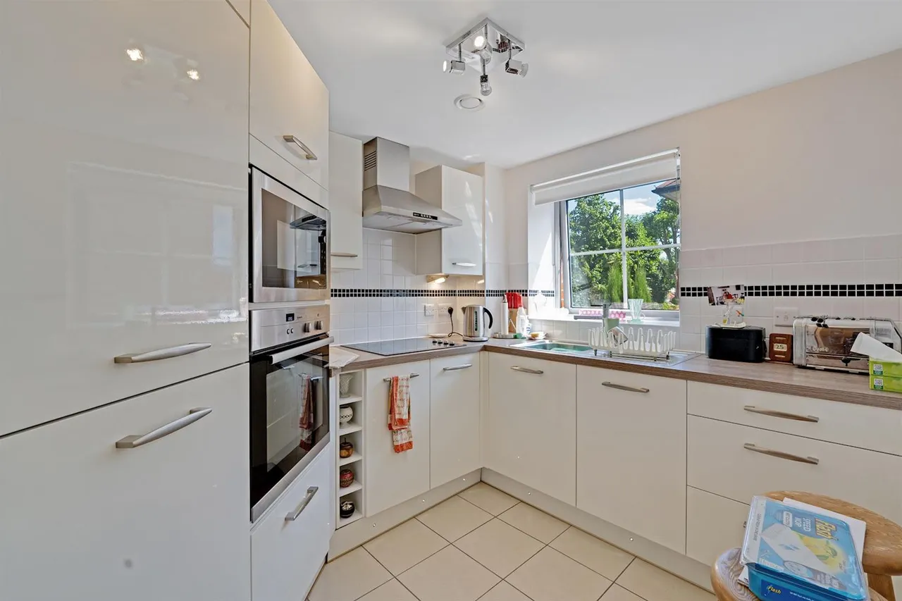 Kingston Road, Raynes Park, SW20, photo 15